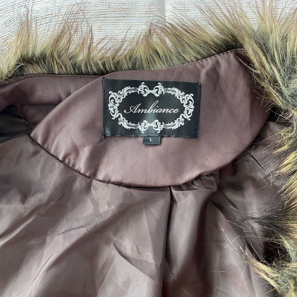 Faux Fur Brown Women Vest - Picture 2 of 3